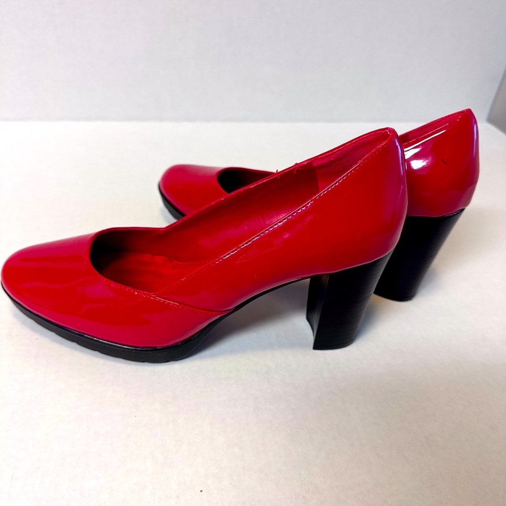 Bella Vita Pump Red size 8